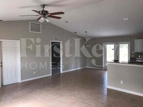 11986 Booth Ave in Port Charlotte, FL - Foto de edificio - Building Photo