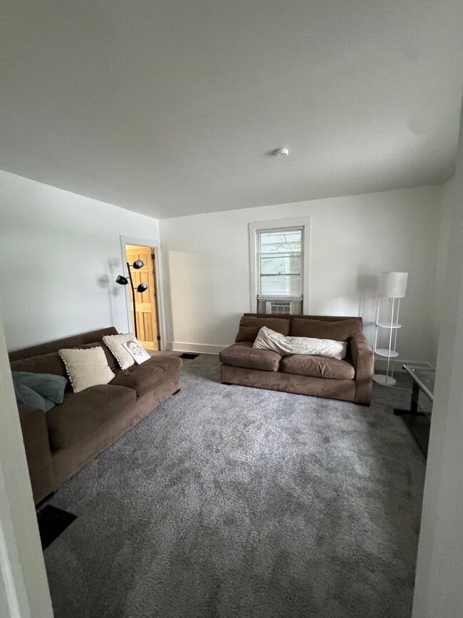 property at 942 Woodlawn Ave