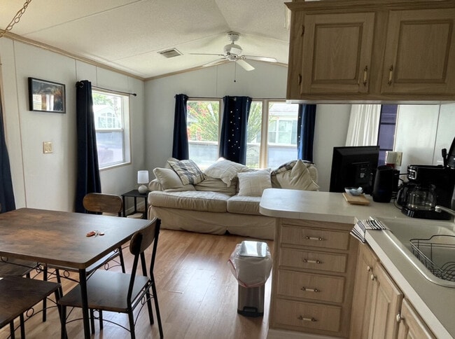 property at 904 Savannah Dr