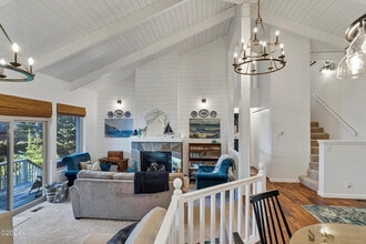 335 SW Midden Reach in Depoe Bay, OR - Building Photo - Building Photo