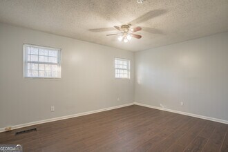 14 Pine Valley Dr in Powder Springs, GA - Building Photo - Building Photo