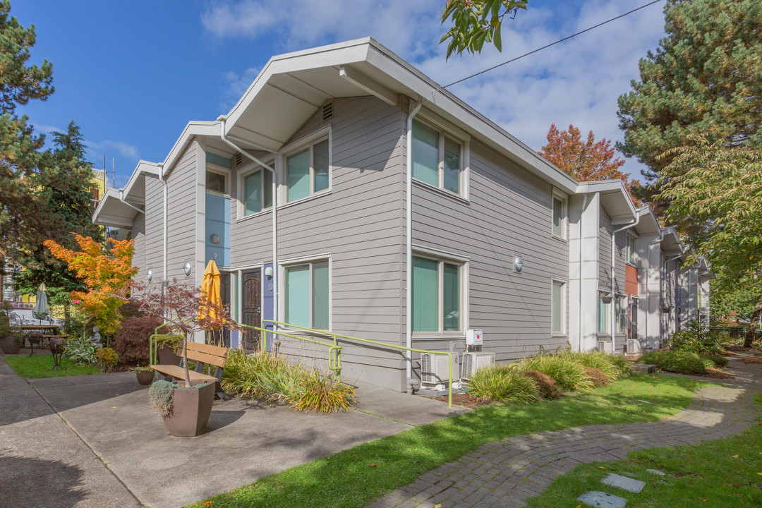 Hazel Plaza in Seattle, WA - Building Photo