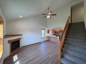 627 E Pine St in New London, WI - Building Photo - Building Photo