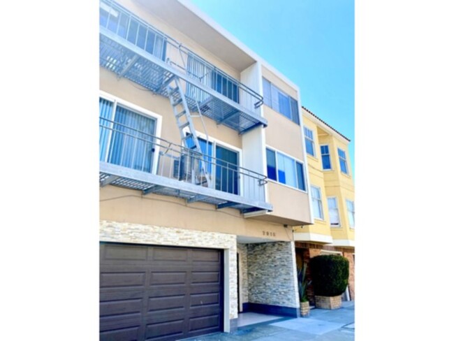 property at 2915 Franklin St