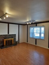 22 Deepdale Dr in Huntington Station, NY - Foto de edificio - Building Photo