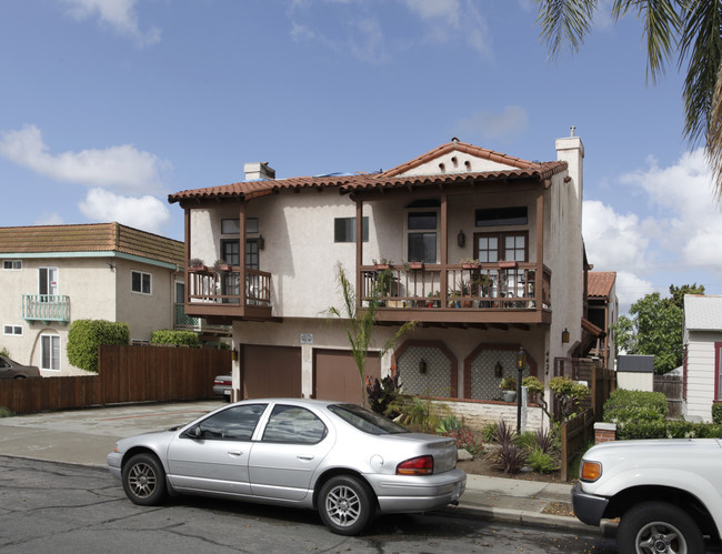 4424 Estrella Ave in San Diego, CA - Building Photo - Building Photo