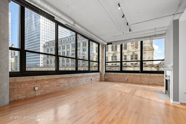 130 S Canal St, Unit 402 in Chicago, IL - Foto de edificio - Building Photo