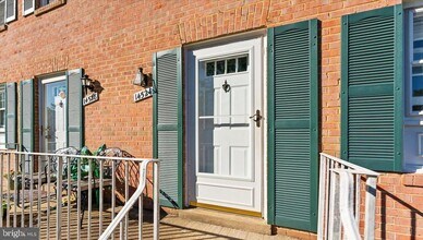 14524 Golden Oak Rd in Centreville, VA - Building Photo - Building Photo