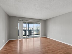 Blossom Wood Apartments in Decatur, AL - Foto de edificio - Building Photo