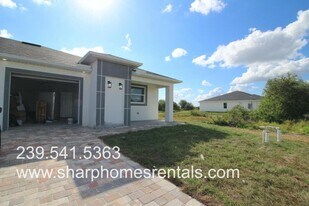 442 Grant Blvd in Lehigh Acres, FL - Building Photo