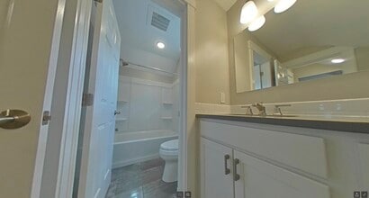 2453 Neil Ave in Columbus, OH - Building Photo - Building Photo