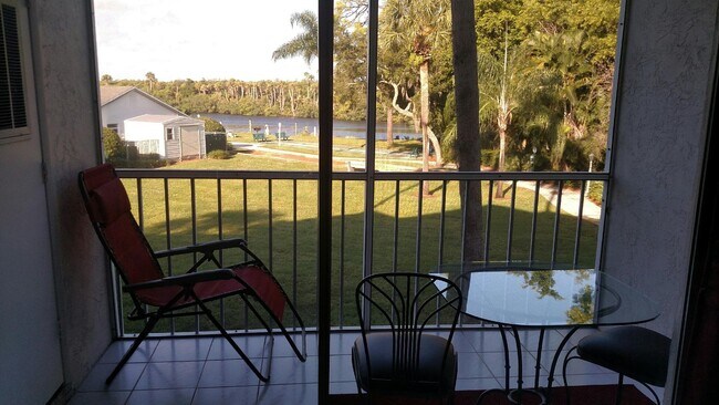 2518 SE Anchorage Cove-Unit -H2 in Port St. Lucie, FL - Foto de edificio - Building Photo