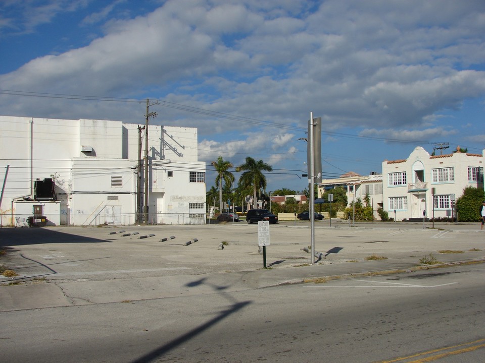 1705 Van Buren St in Hollywood, FL - Building Photo