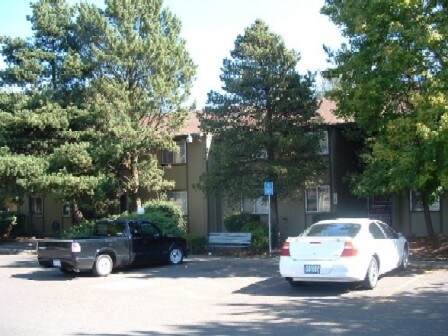 Barclay Square Apartments in Woodburn, OR - Building Photo