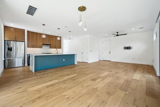 4901 Santa Anna St in Austin, TX - Building Photo - Building Photo