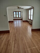 598 Lake Ave, Unit first floor in Manchester, NH - Building Photo
