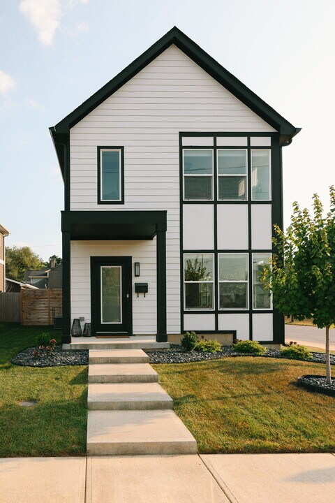 1061 W 18th St in Indianapolis, IN - Foto de edificio