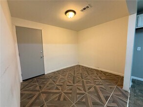 1001 S Turner St in Springdale, AR - Foto de edificio - Building Photo