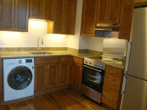 34 Grove St, Unit 6 in Boston, MA - Foto de edificio - Building Photo