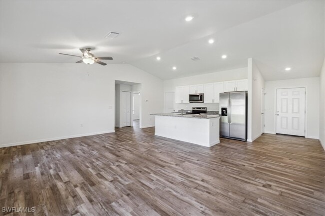 3334 NE 8th Pl in Cape Coral, FL - Building Photo - Building Photo