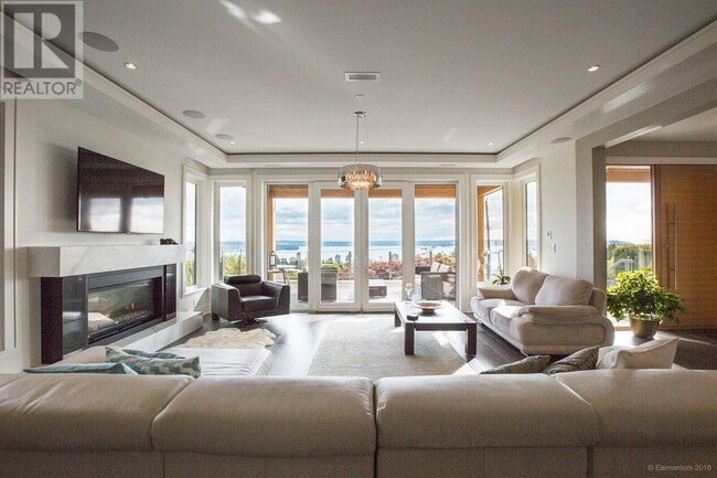 2165 Palmerston Ave in West Vancouver, BC - Building Photo - Building Photo