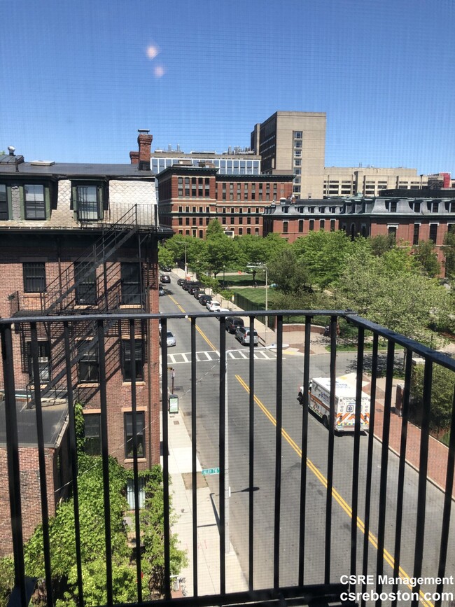 702 Massachusetts Ave in Boston, MA - Foto de edificio - Building Photo