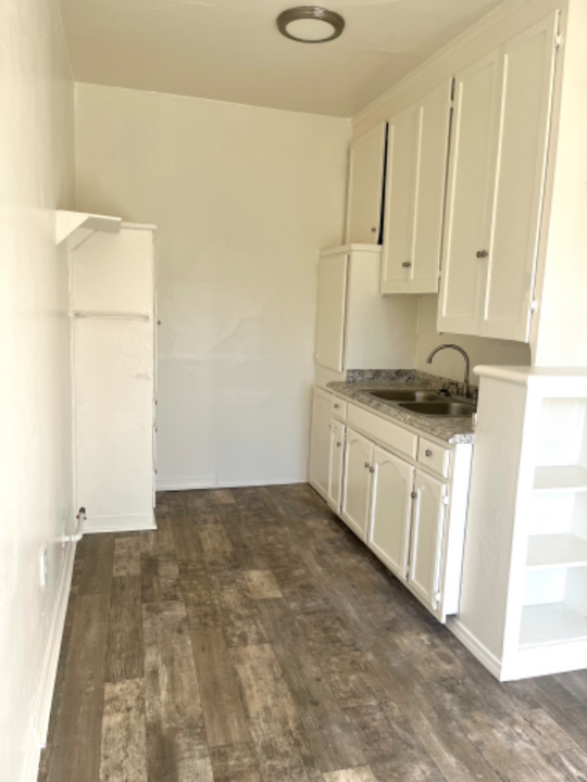 2329 Crenshaw Blvd in Los Angeles, CA - Building Photo