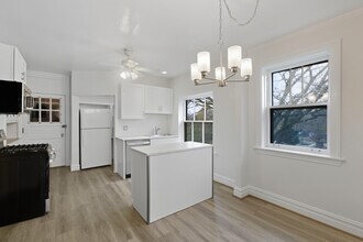 1507 Dobson St in Evanston, IL - Foto de edificio - Building Photo