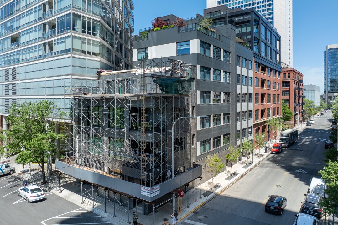 502 W Erie St in Chicago, IL - Building Photo