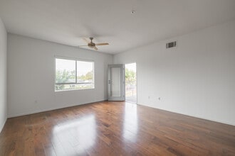 MV Lofts in Los Angeles, CA - Foto de edificio - Interior Photo