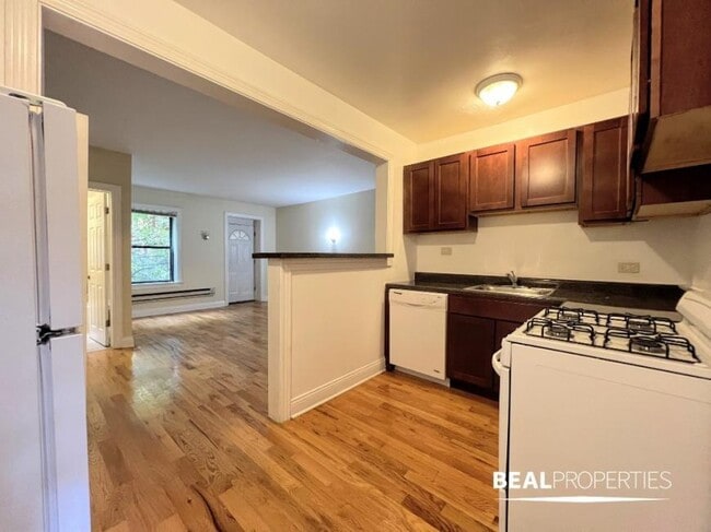 property at 1347 N Dearborn St