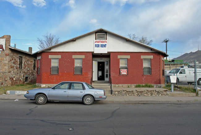 1127 E Missouri Ave in El Paso, TX - Building Photo - Building Photo