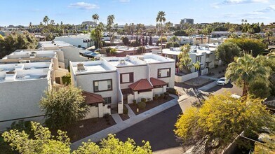 7339 E Northland Dr in Scottsdale, AZ - Foto de edificio - Building Photo