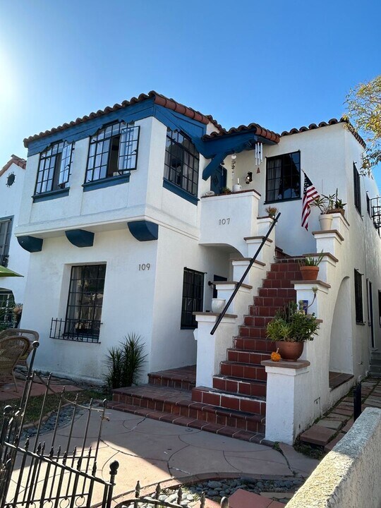 109 Glendora Ave in Long Beach, CA - Building Photo