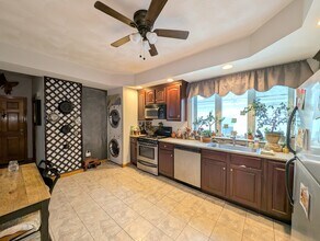 50 William St, Unit 2 in Medford, MA - Building Photo - Building Photo