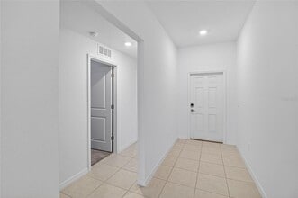 13084 Garnet Raspberry Ave in Wimauma, FL - Building Photo - Building Photo