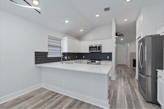 16512 Trevin Cove in Manor, TX - Foto de edificio - Building Photo