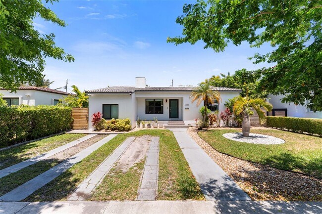 2485 SW 19th Ter in Miami, FL - Building Photo - Building Photo