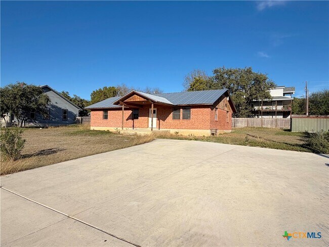1616 Lonesome in Canyon Lake, TX - Building Photo - Building Photo