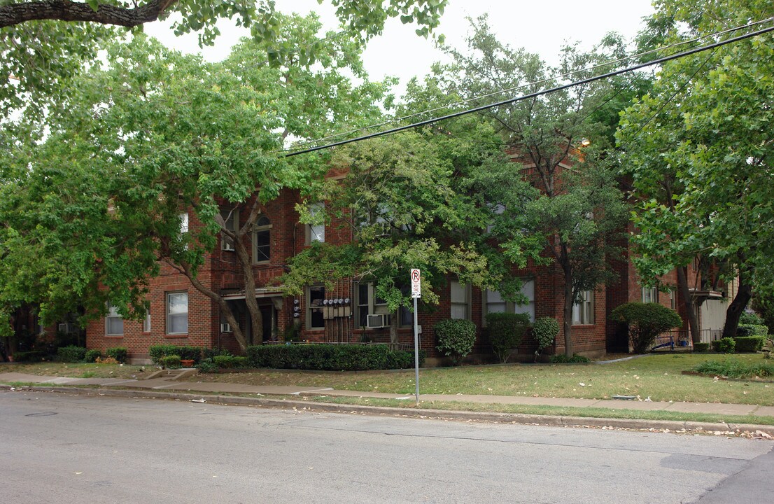 Rawlins/Throckmorton Apartments in Dallas, TX - Building Photo