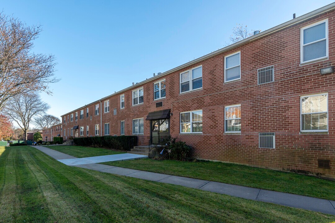 Armstrong Gardens Condominium in Staten Island, NY - Building Photo