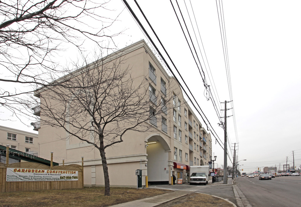 Amansie Place in Toronto, ON - Building Photo