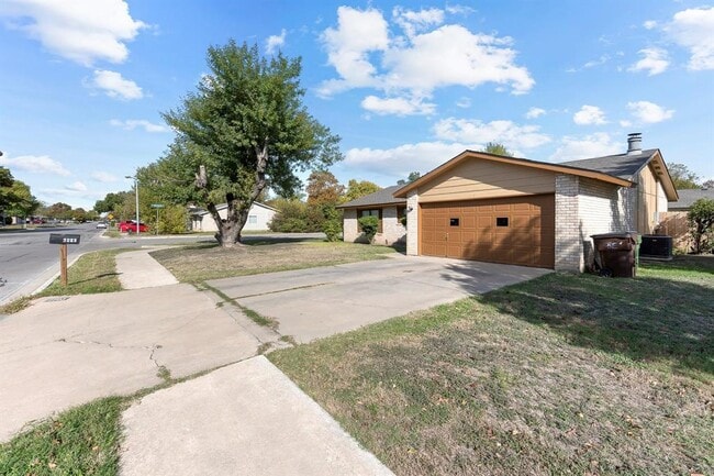 1703 W Mesa Park Dr in Round Rock, TX - Building Photo - Building Photo