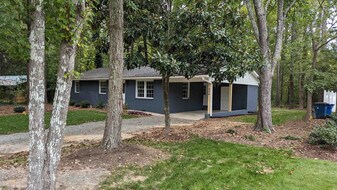 204 Celeste Cir in Chapel Hill, NC - Building Photo