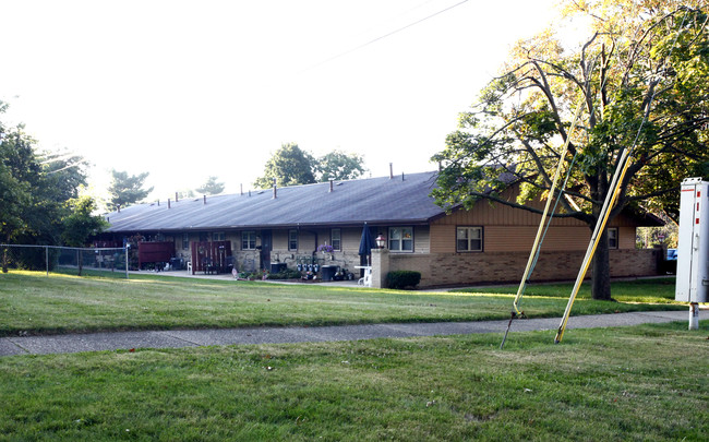 Mayflower in Massillon, OH - Foto de edificio - Building Photo