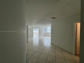 999 Brickell Bay Dr in Miami, FL - Building Photo - Building Photo