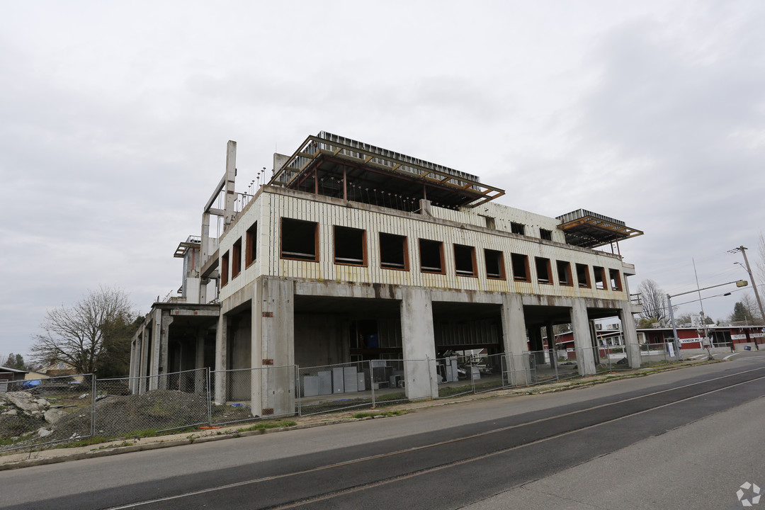 Independence Station in Independence, OR - Building Photo