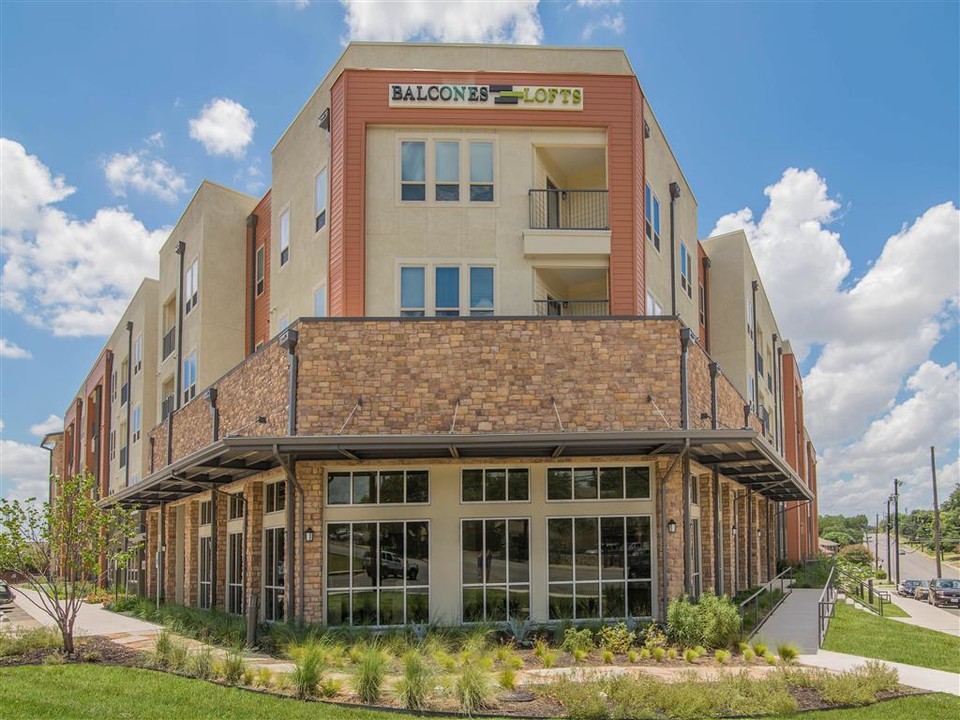 Balcones Lofts in Balcones Heights, TX - Building Photo