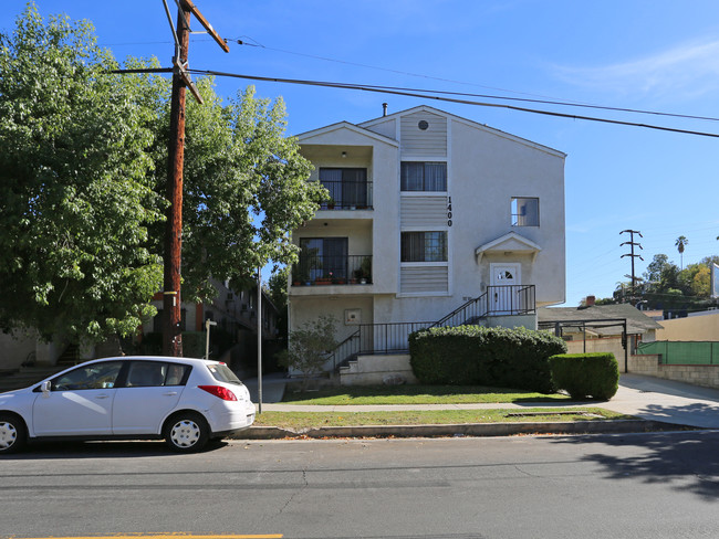 1400 Eagle Vista Dr in Los Angeles, CA - Building Photo - Building Photo