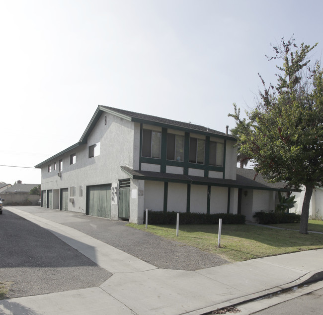 10532 Torrington Cir in Westminster, CA - Foto de edificio - Building Photo